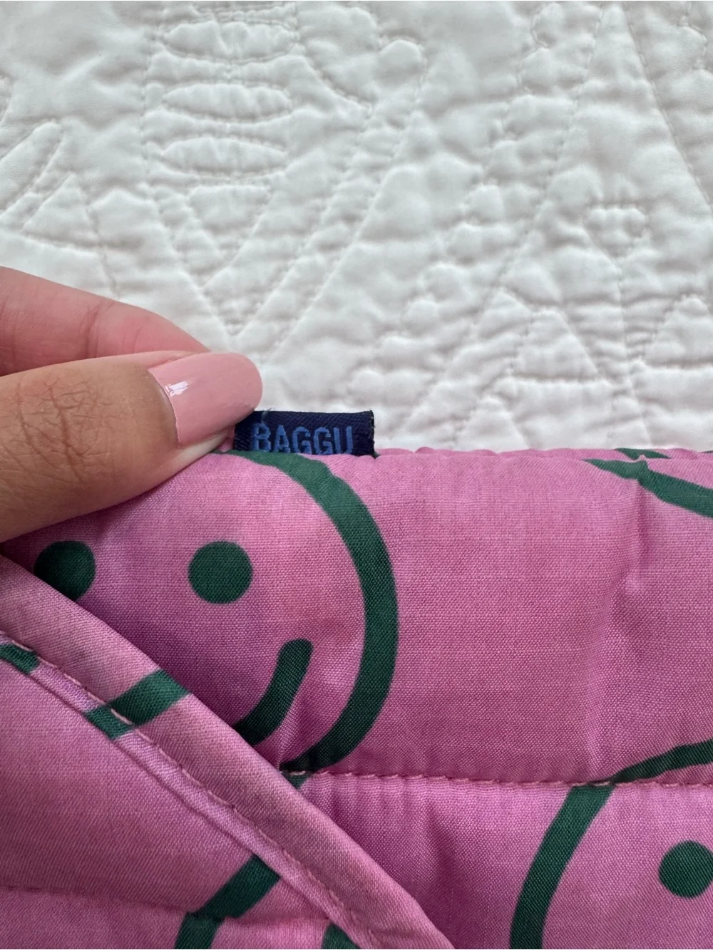 BAGGU Pink Smiley Quilted Laptop Sleeve - RARE Case